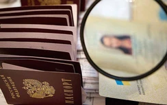 Kiev: Hộ chiếu Nga cấp cho người Ukraine bị coi là “vô hiệu”