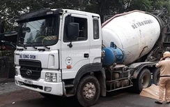 Va chạm với xe bồn chở bê tông, người phụ nữ tử vong tại chỗ