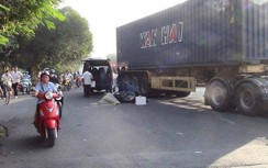 Va chạm với xe container, người đàn ông chết thảm trên đường đi làm