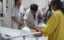 Sức khỏe bé trai 12 tuổi bị chó cắn lột da đầu, mất hai tai giờ ra sao?