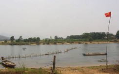 Huế: Dân “vây” mỏ cát, đóng cọc tre ngăn “rút ruột” sông Bồ