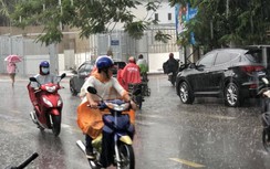 Mưa lớn lại xuất hiện giải nhiệt cho người dân TP.HCM