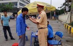 Lái xe bến Mỹ Đình bất ngờ bị kiểm tra nồng độ cồn, ma túy
