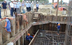 Thị sát cầu Cửa Hội, Thứ trưởng Lê Đình Thọ gỡ khó cho nhà thầu