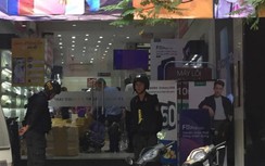 Công an khám xét chuỗi cửa hàng điện thoại Nhật Cường Mobile