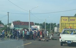 Va chạm với xe chuyên dụng của công an, hai mẹ con tử vong thương tâm