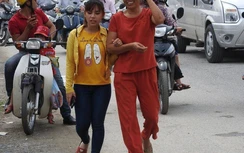 Vạn người đổ về Đại lễ Phật đản, ùn tắc giao thông đường lên chùa Tam Chúc