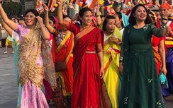 Bà Phạm Thị Yến diễu hành mừng lễ Phật đản tại Quảng Ninh