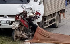 Nam thanh niên tử vong, bạn gái ngồi sau trọng thương sau cú đấu đầu xe tải