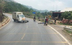 Đấu đầu xe tang trên QL6, hai thanh niên nguy kịch