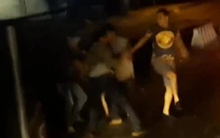 Chở phụ nữ vào nhà công vụ, một trưởng phòng bị đánh