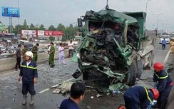 Tông thẳng vào đuôi ô tô tải, tài xế xe ben tử vong trong cabin