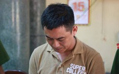 Bỏ mặc bạn của vợ bám cửa xe ô tô rồi văng xuống đường bị xe cán chết