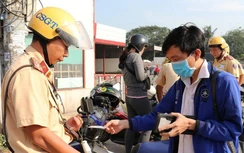 CSGT có được cộng gộp cả 2 lỗi vi phạm giao thông khi xử phạt?