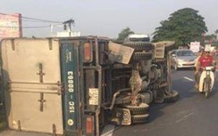 Hải Phòng: Va chạm liên hoàn 1 xe lật, 3 xe hư hỏng nặng