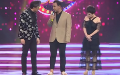 Giữa ồn ào, Quyền Linh đi dép tổ ong dẫn chương trình truyền hình