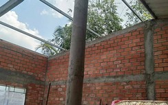Mưa lớn kèm giông lốc gây hư hỏng 28 căn nhà ở Long An