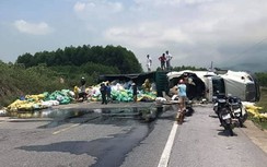 Ba xe container va chạm, giao thông QL1 ách tắc hoàn toàn