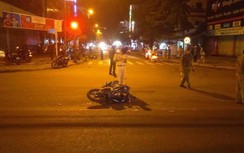 Xe máy đâm nhau tại ngã tư, nam thanh niên nhập viện cấp cứu