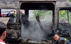 Xe khách bất ngờ bốc cháy trên QL20, bé trai tử vong thương tâm
