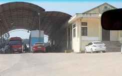 Đình chỉ công tác 4 cán bộ bị tố nhận tiền “bôi trơn” tại cửa khẩu La Lay