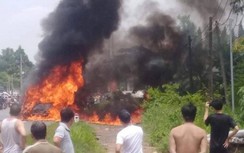 Cận cảnh vụ xe khách 16 chỗ bốc cháy, bé trai 14 tuổi tử vong