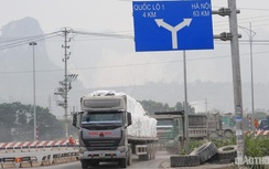 Hà Nam: Xe quá khổ, quá tải mang logo “riêng” lộng hành