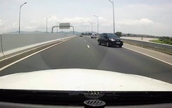Video: Coi thường thần chết, ô tô đi ngược chiều trên cao tốc