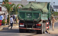 Trên đường tới trường, nữ sinh lớp 12 bị xe tải tông tử vong
