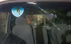 Truy bắt 3 thanh niên dùng gạch ném vỡ kính xe CSGT Bắc Giang