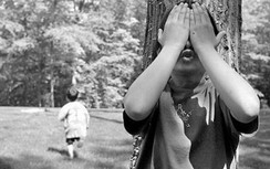 Chơi trốn tìm, bé 5 tuổi bị trúng đạn súng hơi do dân bắn chuột gây ra