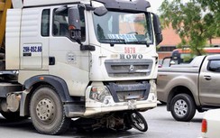 Va chạm với ô tô đầu kéo, tài xế xe ôm tử vong tại chỗ