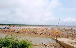 Vụ “làm ngơ” để dân lấp sông: Vì sao chính quyền xã cố tình bao che?