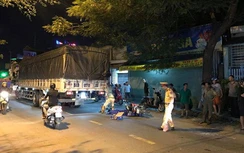 Va chạm với ô tô tải, người đàn ông chết thảm dưới bánh xe