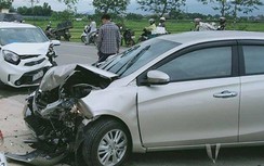 Ô tô "đấu đầu" nhau trên QL46, 1 cháu nhỏ nhập viện cấp cứu