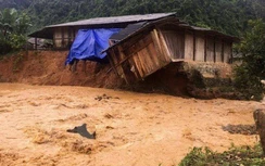 Mưa lũ cuốn trôi gia đình 3 người trong lán trại ven suối ở Điện Biên