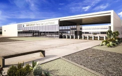 Nhà máy tỉ đô của BMW đối mặt “cú đấm thuế” của Tổng thống Trump