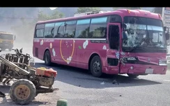 Hoà Bình: Va chạm liên hoàn, người điều khiển xe tự chế bị thương nặng