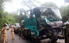 Xe đầu kéo va chạm với ô tô tải, đèo Bảo Lộc tắc nghẽn nhiều giờ