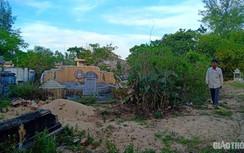 Bất thường dự án bất động sản 2A: Cận cảnh mặt bằng ngổn ngang mồ mả