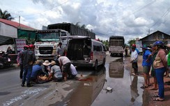 Va chạm với xe tải, cả gia đình gặp nạn khi đi nhận quà từ thiện về