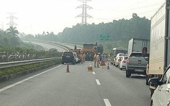 Tai nạn xe khách trên cao tốc Nội Bài - Lào Cai, nhiều người bị thương