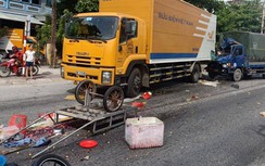 Tai nạn liên hoàn trên QL1, hai vợ chồng trên xe ba gác bị thương nặng