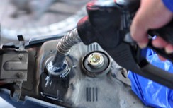 Vì sao xăng dầu rởm "lọt lưới", bán đến tận tay người tiêu dùng?