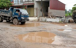 Video: Tỉnh lộ 292 xuống cấp như... "đầm lầy", người dân khốn khổ