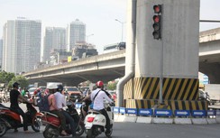 Chùm ảnh: Muôn kiểu vi phạm giao thông ngày nắng nóng