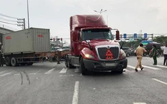 Va chạm với xe container, ông lão 73 tuổi chết thảm dưới gầm xe