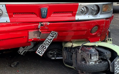 Xe đưa đón công nhân lùa hàng loạt xe máy trên QL51