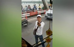 Thanh niên có biểu hiện ngáo đá, chặn đầu xe buýt dọa hành hung tài xế