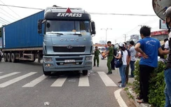 Nữ tạp vụ tử vong thương tâm dưới bánh xe container sau tai nạn